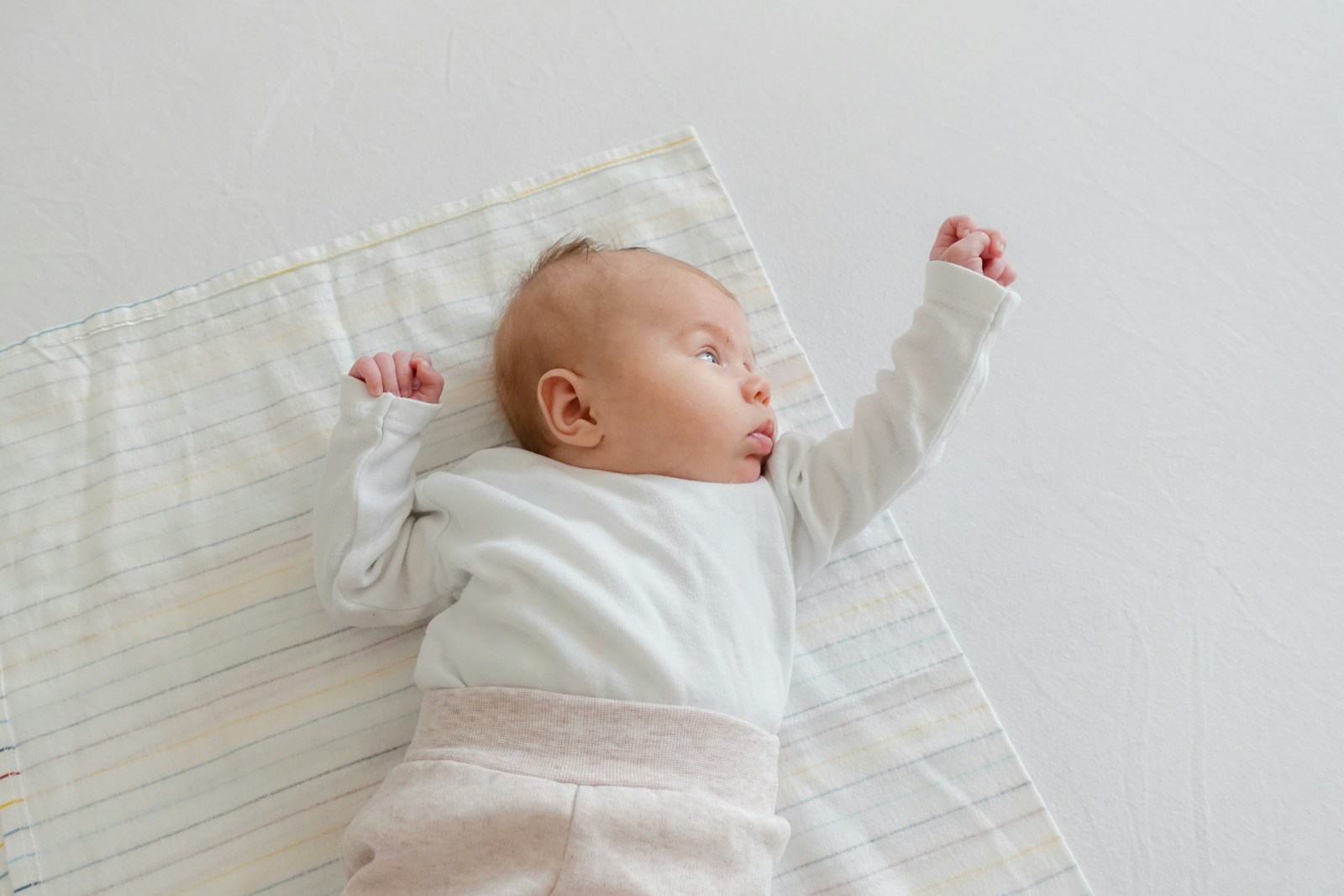 Do babies have elbows