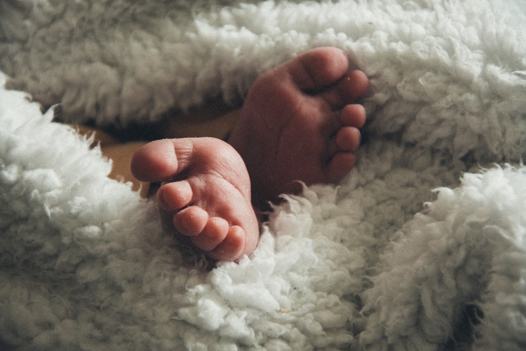 Can a Two Week Old Baby Sit Up image