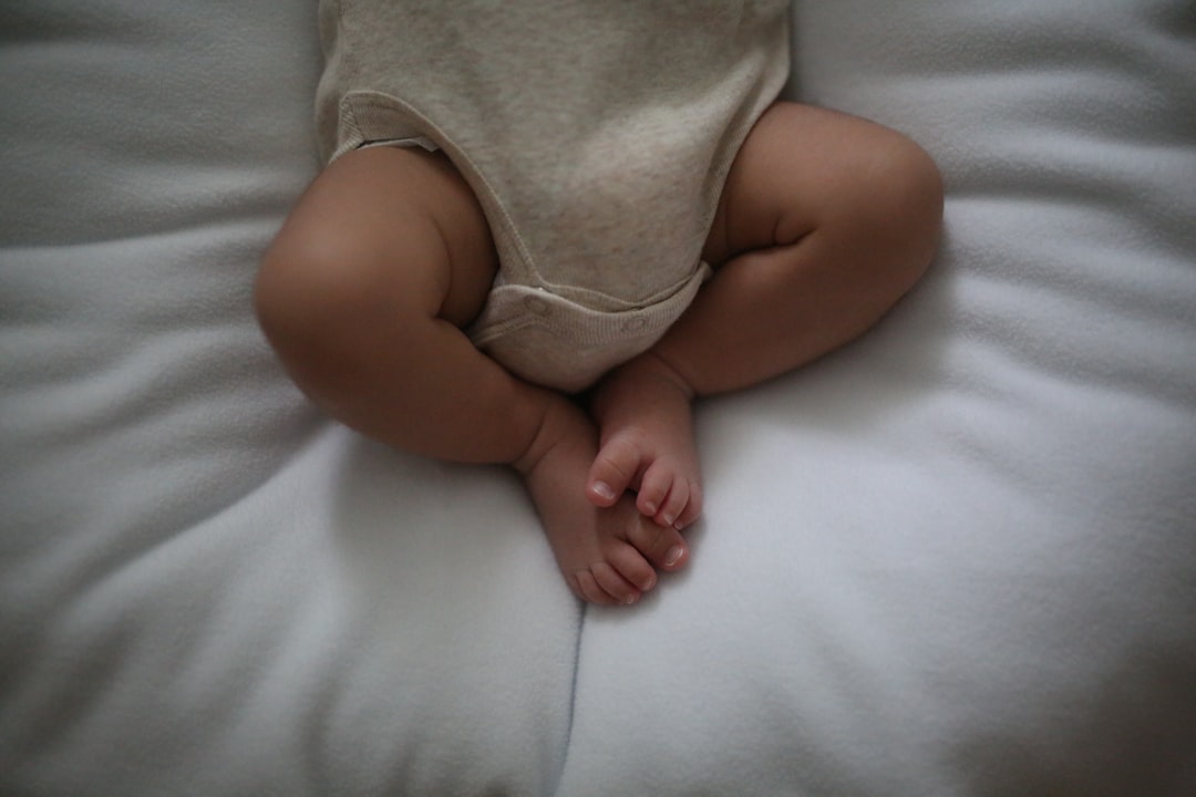 Can Babies Sleep on Their Side image